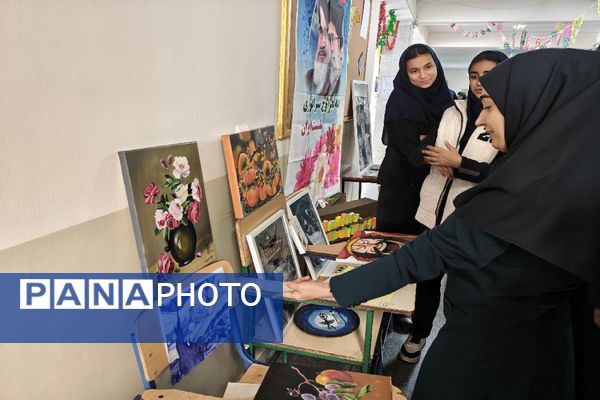 برگزاری نمایشگاه آثار هنری دانش‌آموزان در دبیرستان هوشنگی