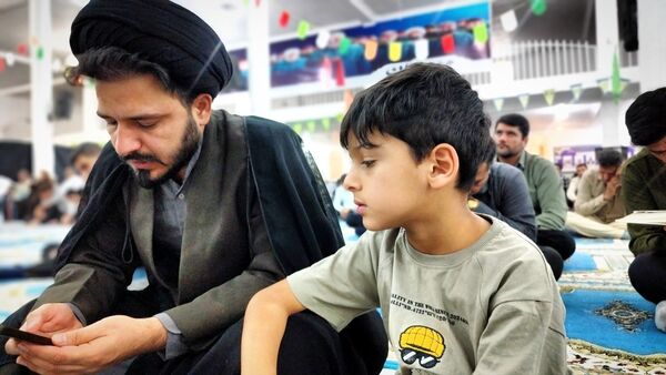 زمزمه دعای عرفه در پارسیان