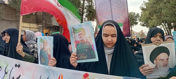 حضور پر شور کودکان و نوجوانان خلیل آبادی در راهپیمایی ۲۲ بهمن