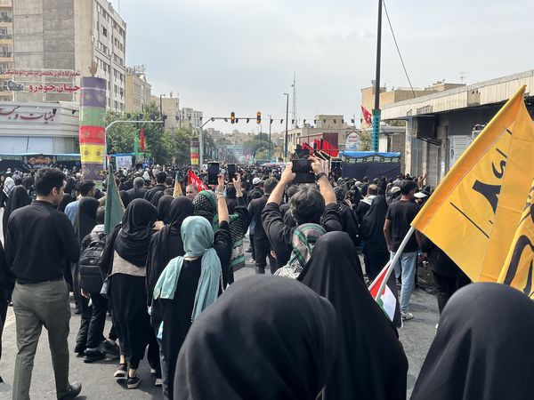 استقبال دلدادگان اباعبدالله الحسین (ع) از پیاده روی جاماندگان اربعین حسینی‌