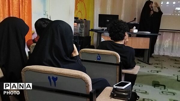 کلاس آموزش تدوین و کولاژ ویژه دانش آموز خبرنگاران پانای نیشابور 