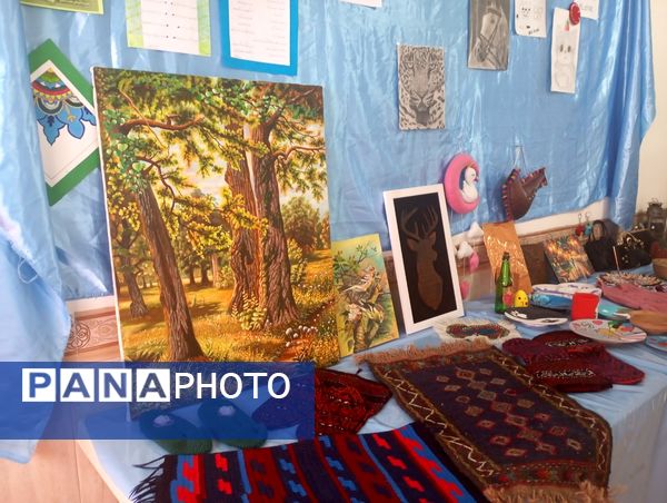 نمایشگاه هفته ماها در مدرسه فضیلت فاروج