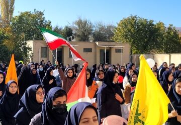 جشن۱۳آبان روز دانش‌آموز در آموزشگاه دخترانه حضرت خدیجه (س) شهرستان گلپایگان

