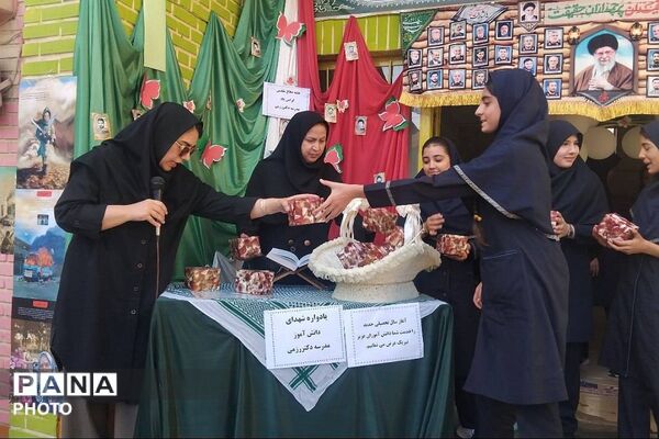 اقامه نماز، محفل انس با قرآن و به صدا در آمدن زنگ مهر و ایثار در مدارس شهرری 