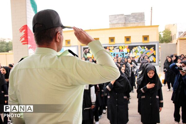 مراسم گرامیداشت هفته نیروی انتظامی در هنرستان شهید سادلجی 