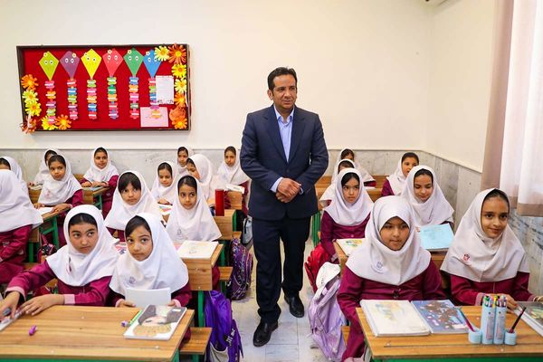 بازدید مدیرکل آموزش‌وپرورش کرمان از مجتمع آموزشی «اندیشه هوشمند ارگ»