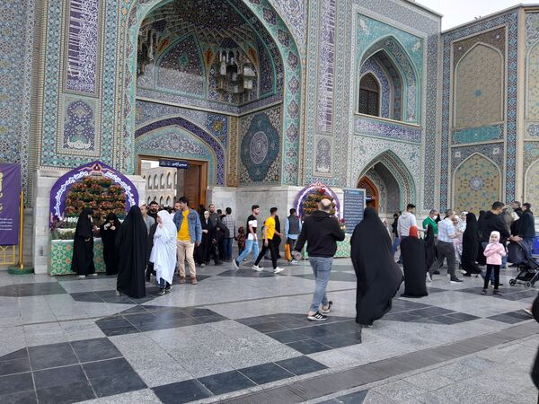  حضور پرشور زائران و مجاوران حضرت رضا (ع)