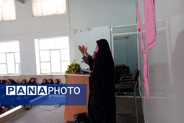 جشن ولادت امام حسن عسکری(ع) در دبیرستان شاهد فیض