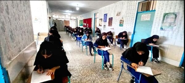 رقابت دانش‌آموزان خانمیرزا در امتحانات نهایی