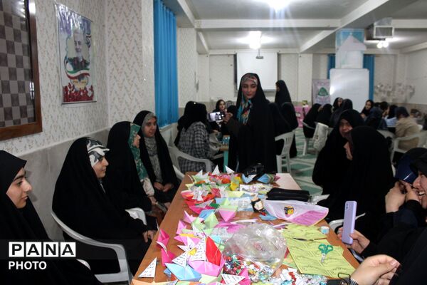 پاتوق دختران نوجوان مبارز در سملقان 