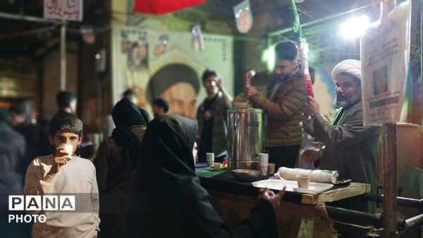فارسان یکپارچه علیه استکبار فریاد «مرگ بر آمریکا» در آسمان شهر 
