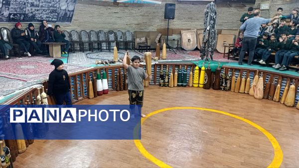 دهه فجر با طعم پهلوانی؛ دانش‌آموزان یزدی ورزش باستانی را تجربه کردند