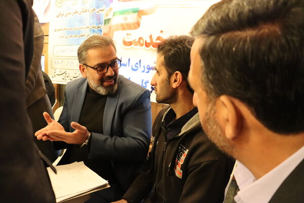 میز خدمت در بخش بندپی شرقی به‌مناسبت دهه فجر