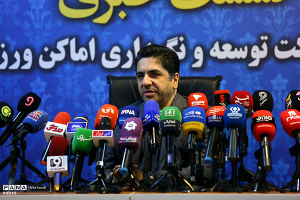 بازدید خبرنگاران از روند بازسازی و تعمیرات ورزشگاه آزادی 