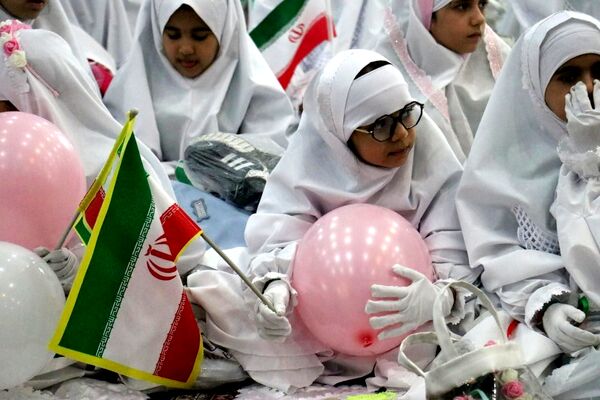 جشن تکلیف2000 نفری دانش‌آموزان زابل