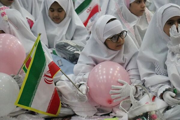 جشن تکلیف2000 نفری دانش‌آموزان زابل