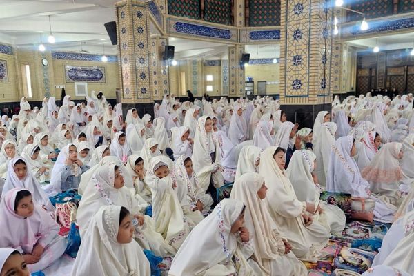 آغاز فصل بندگی دانش‌آموزان قرچک در جشن تکلیف