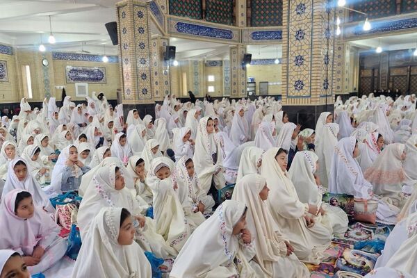 آغاز فصل بندگی دانش‌آموزان قرچک در جشن تکلیف