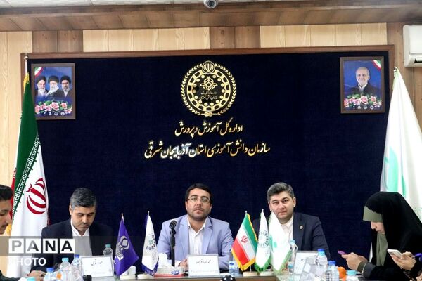 نخستین جلسه هماهنگی نمایندگان دوره دوازدهم و سیزدهم مجلس دانش‌آموزی و اعضای شورای دانش‌آموزی استان آذربایجان شرقی 