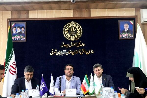 نخستین جلسه هماهنگی نمایندگان دوره دوازدهم و سیزدهم مجلس دانش‌آموزی و اعضای شورای دانش‌آموزی استان آذربایجان شرقی 