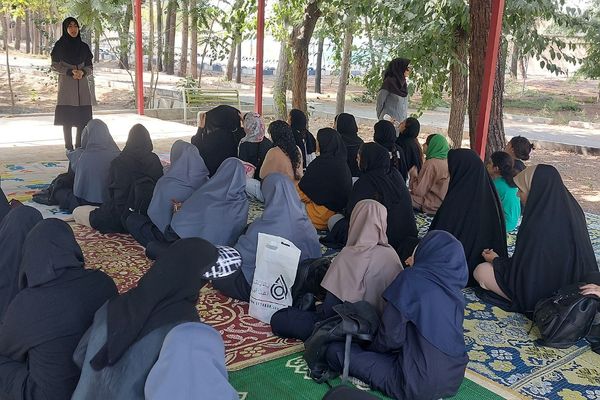 حضور پرشور دانش‌آموزان دبیرستان راضیه شکرایی ناحیه‌2 شهرری در اردو‌ مثبت هشتادی‌ها 