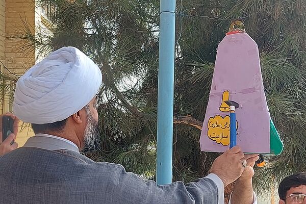 نواختن زنگ بازگشایی مدارس در دبستان علی بن ابیطالب(ع) باقرشهر