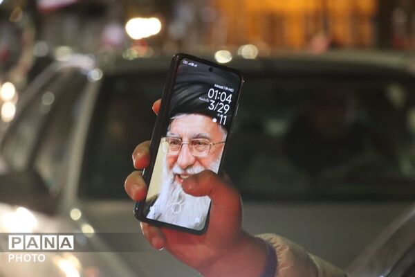 حضور حماسی شبانه مردم همدان در تجمعات انقلابی