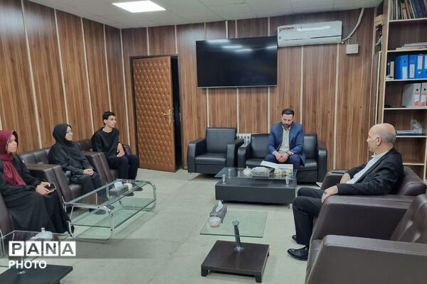 تقدیم قدردانی شهردار نسیم‌شهر از برگزیدگان پویش عکاسی «دلدادگان»