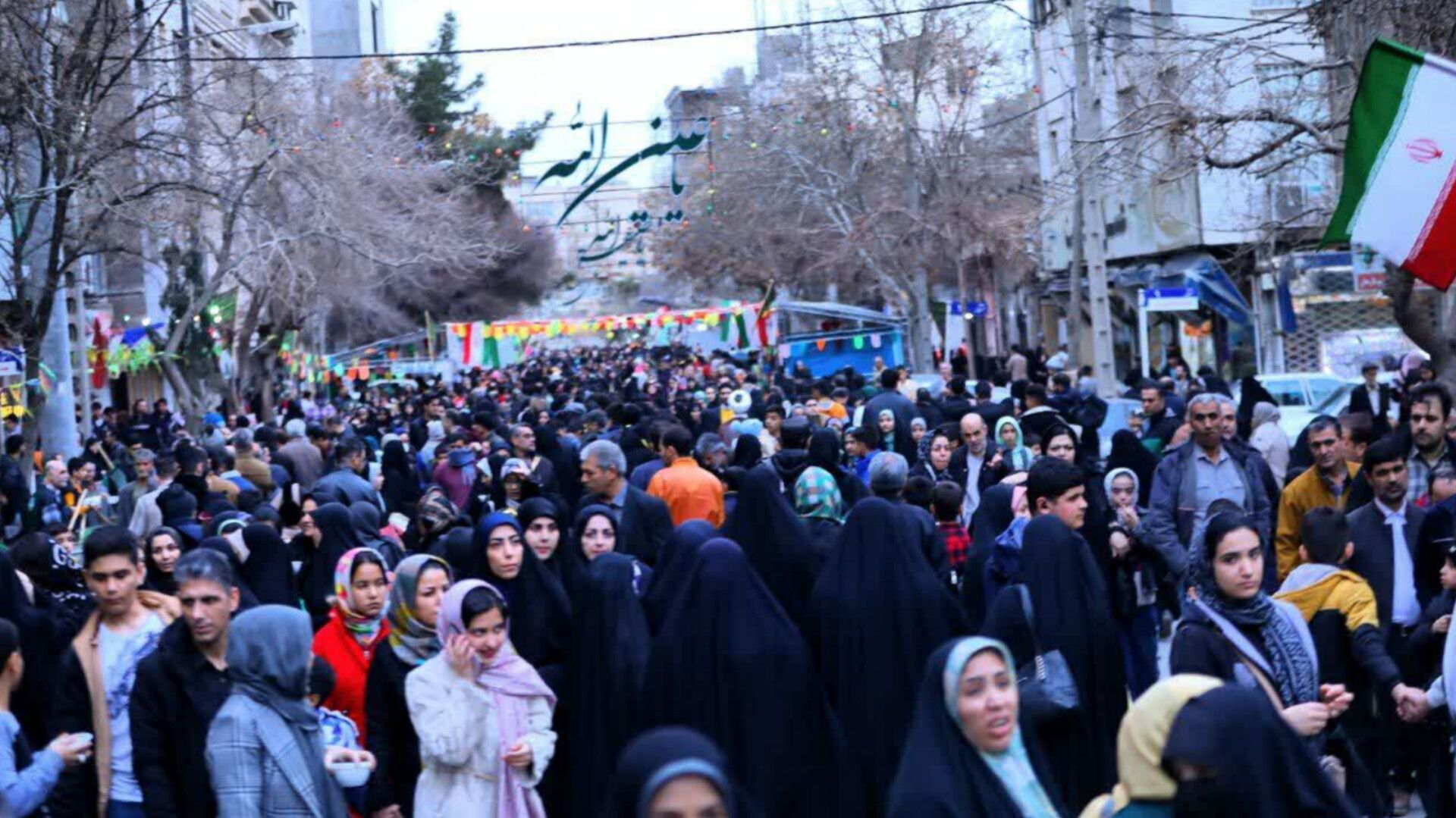 جشن بزرگ ۱۰۰ هزار نفری عاشقان حضرت مهدی(عج) در خیابان انتظار مشهدالرضا(ع)