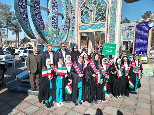 آغاز مراسم دهه فجر با شعار  «حضور تا ظهور» در گلزار شهدای سبزوار