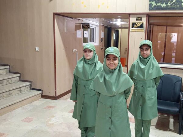استقبال گرم دانش‌‌آموزان محیط‌بان بندرعباسی از رئیس سازمان حفاظت محیط زیست
