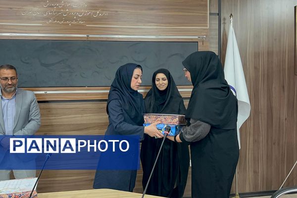 مراسم تجلیل از مشاوران مدارس ملارد در اردوگاه شهید محمد منتظری