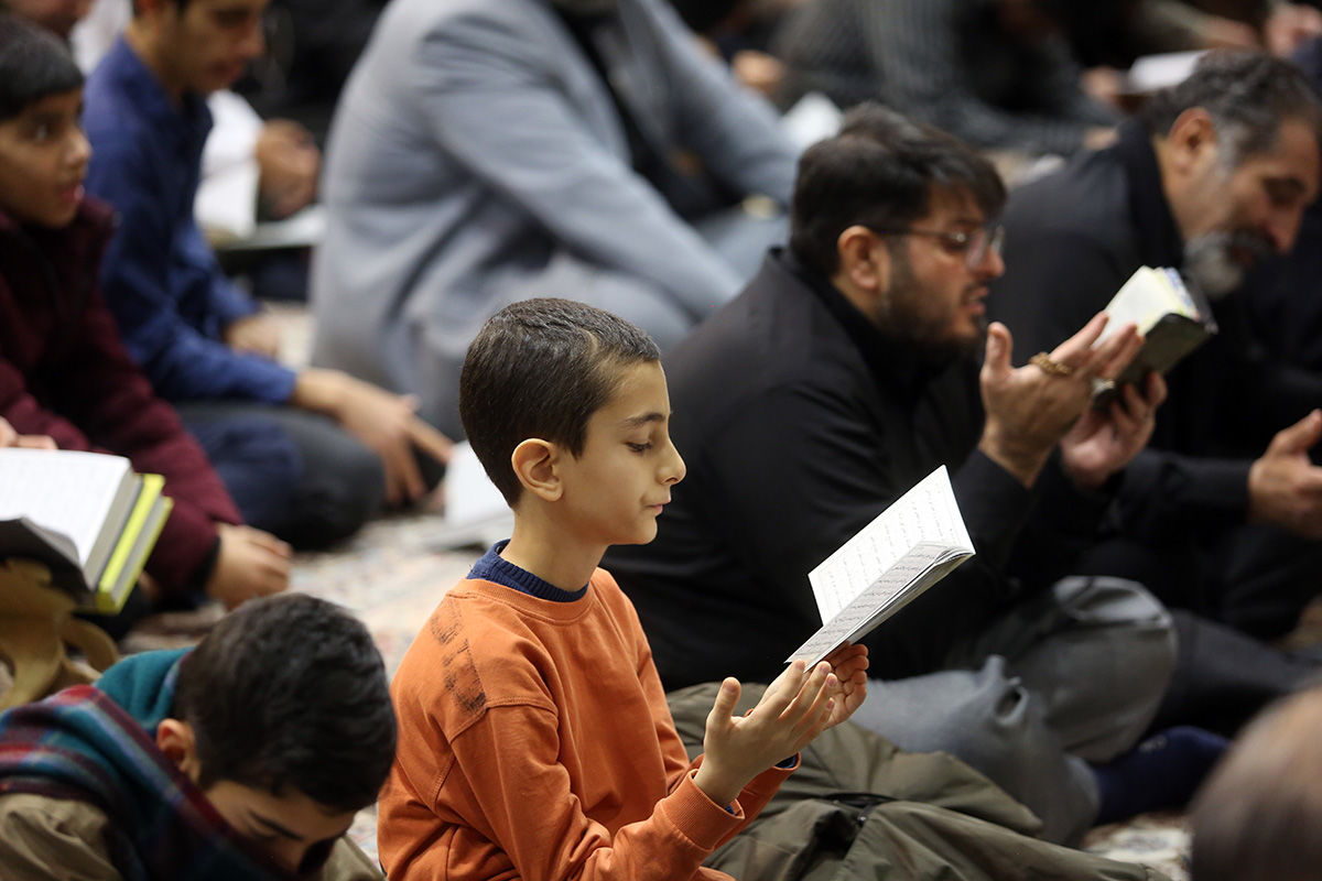 راز و نیاز با خدا و اعمال «ام داود» در حرم حضرت معصومه(س)