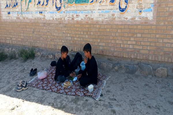 برگزاری اردوی درون مدرسه‌ای در مدرسه شهید معتمدی گزکوه