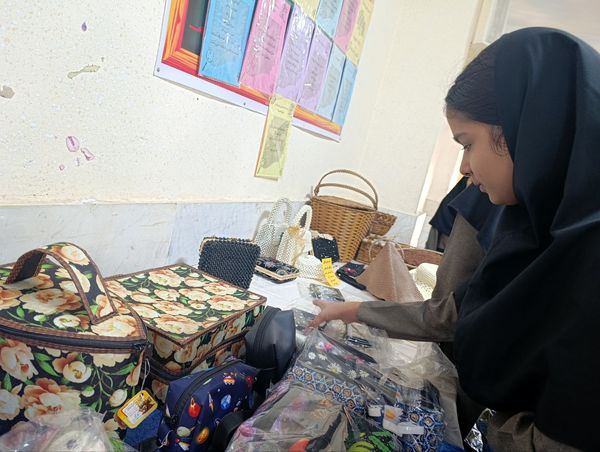 نمایشگاه توانمندی های اولیا و دانش آموزان در دبیرستان نمونه اندیشه 