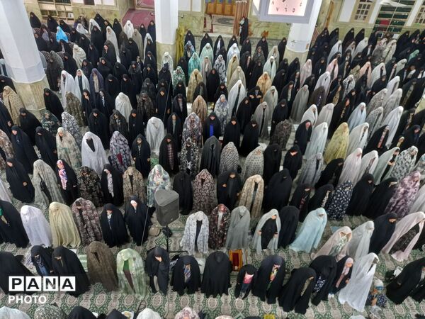 نماز جمعه در صحن مطهر امامزاده جعفرابن موسی الکاظم پیشوا