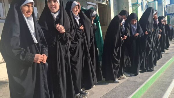 جشن روز پرستار و ولادت حضرت زینب(س) در دبستان نیایش 2