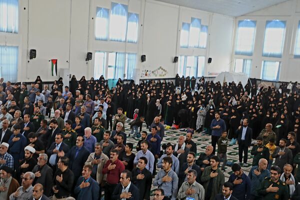 استقبال باشکوه مردم لنده از شهدای گمنام