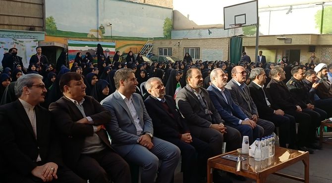 رمز پیروزی انقلاب وحدت اسلامی است