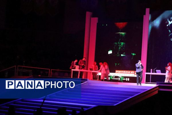 اجرای نمایش «راهبندان» در سومین شب از کنگره ملی 5580 شهید استان البرز