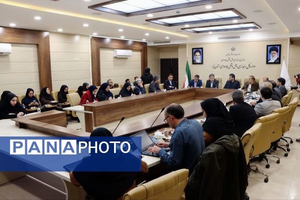 نشست خبری مدیرکل راه و شهرسازی و مدیران دستگاه‌های متولی حمل و نقل یزد