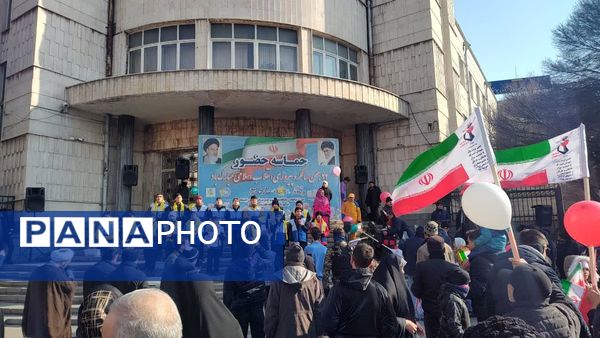 نوای دلنشین گروه سرود پیشتازان، روحی تازه در جشن انقلاب