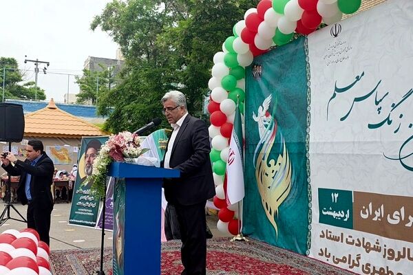معلم راهنما و منشور رشد و تعالی جامعه است