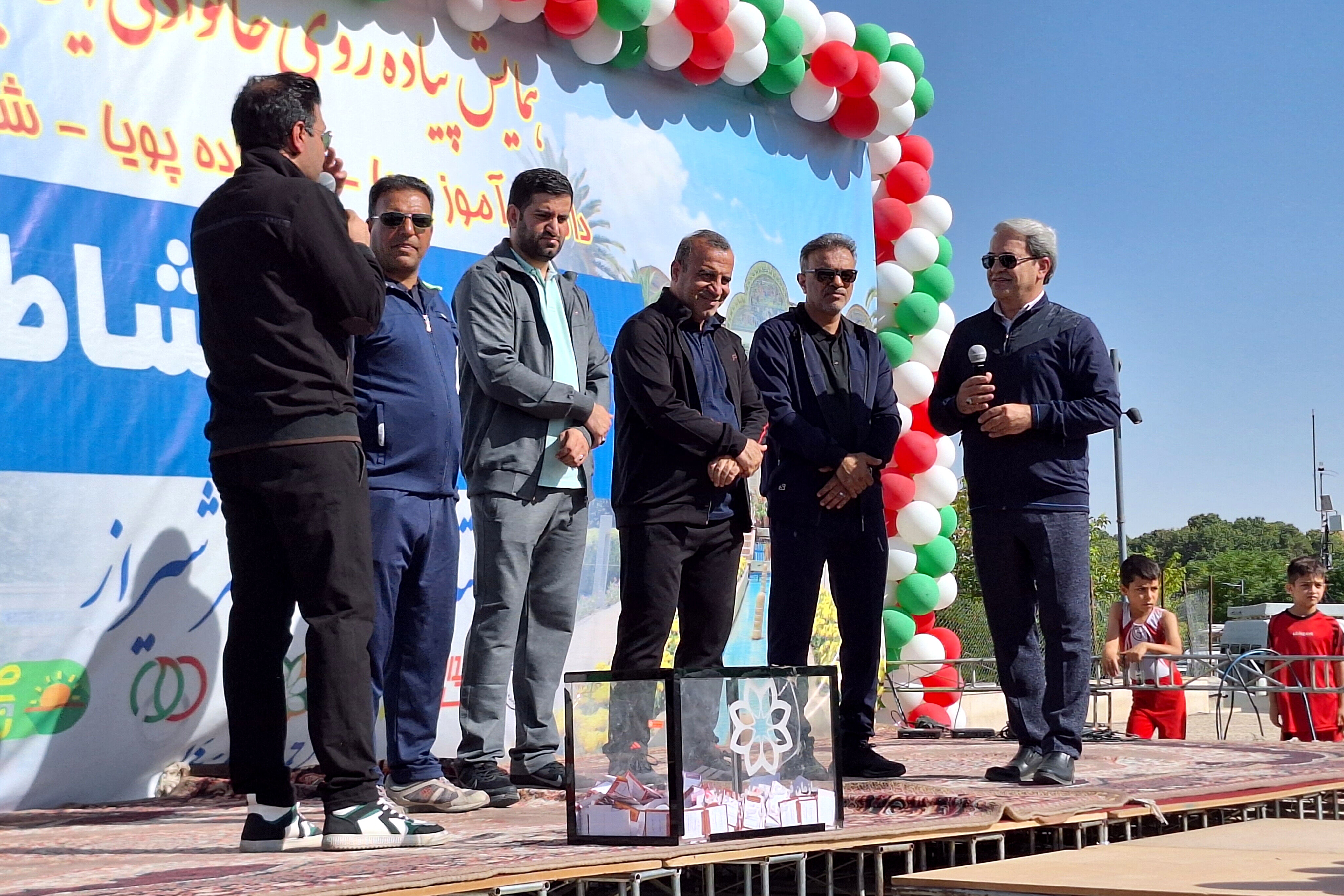همایش پیاده‌روی خانوادگی در شیراز 