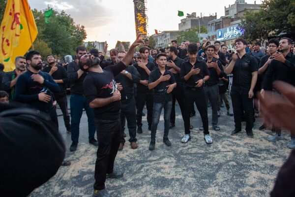 روضه مصور روز عاشورا همراه با مراسم خیمه‌سوزان در مشهد 