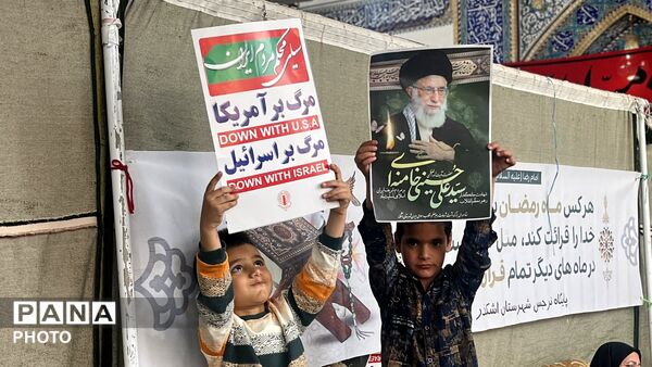 نماز جماعتی که در غم فراق پدر امت خوانده شد