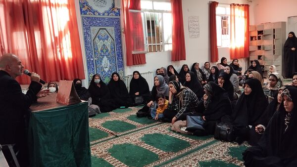 جلسه آموزش خانواده در مدرسه مهندس رحمانی فرد ناحیه ۱ مشهد مقدس