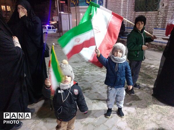 دهه نودی ها صحنه اجتماعات را زیباتر کردند