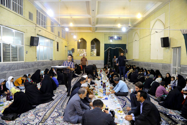 نشست صمیمی «آینده‌سازان فردا» با حضور خانواده‌های ایتام در قم