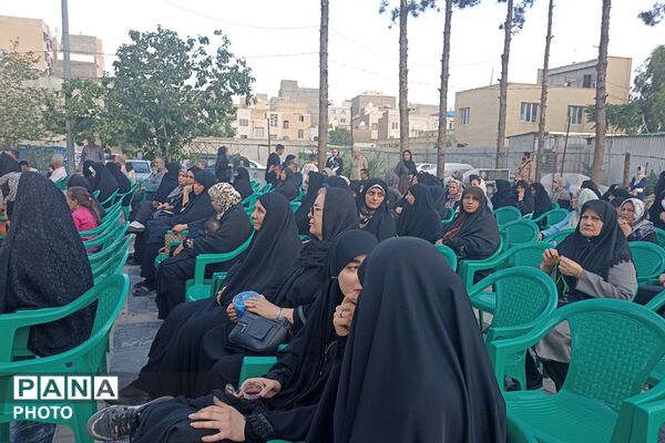  آیین تکریم خانواده‌های شهدای جنگ رمضان در رباط‌کریم